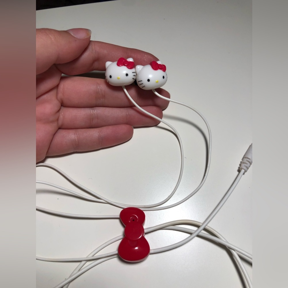 SANRIO Hello Kitty Earbuds With 3.5 mm Headphone Jack